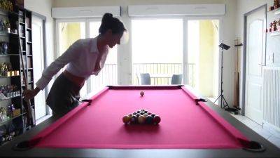 Pantyless Billard For Lety Howl - hclips.com - France