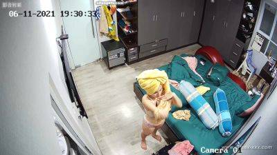 Hackers use the camera to remote monitoring of a lover's home life.588 - hclips.com - China