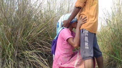 Husband Went With His Wife To Search For Wealth In The Forest, Wearing A Salwar Suit, The Husband Wa - videomanysex.com