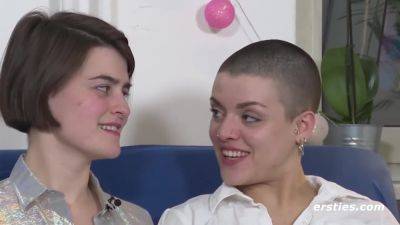 Luna - Luna S Gibt Tumpie Ein Heibes Rimming Mit Ihrer Zunge - upornia.com