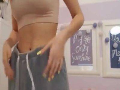 Brunette Babe Satisfaction And Pleasure - hclips.com