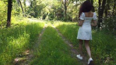 Peitte Etudiante Se Masturbe En Foret - upornia.com