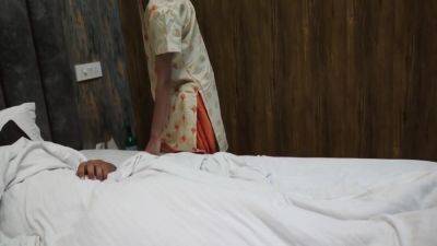Maid Wanted To Fuck While I Was In The Bed - desi-porntube.com - India