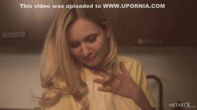 Stella Cardo - Stella Cardo And Ella C In Apple Pie - upornia.com