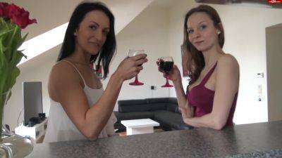 Heimliche Zungenspiele With Black Sophie - hclips.com - Germany