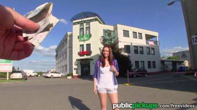 Andie Darling's natural tits get paid for sex in Mofos video - sexu.com