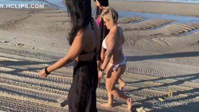 Aquele Passeio Nua Com Minhas Amigas Na Praia, Os Rapazes Muito Excitados Em Nos Ver Peladinhas Tomando Sol. Www.cassianacosta.com 8 Min - hclips.com