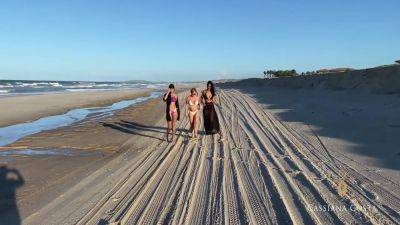 Aquele Passeio Nua Com Minhas Amigas Na Praia, Os Rapazes Muito Excitados Em Nos Ver Peladinhas Tomando Sol. Www.cassianacosta.com 8 Min - hclips.com