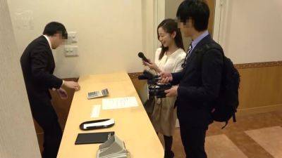 04605 shared room x female announcer - hclips.com