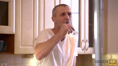 Kinky 18yo boy can't resist the temptation of bowjobs & older guys - sexu.com - Czech Republic