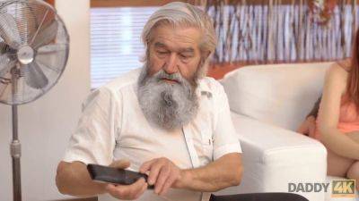 Experienced old dude pleasures 18yo girl in HD with his tongue - sexu.com - Czech Republic