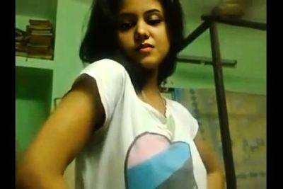 Super cute desi girl nude seducing on cam.. - drtuber.com