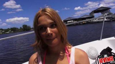 Boat Bae 1 - upornia.com