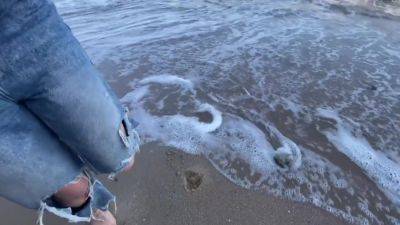 Huge Boobs - Sex On Public Beach N` Cum On Her - hotmovs.com