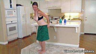 In the kitchen, Lindsay masturbates and plays alone - hotmovs.com - Usa
