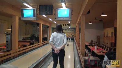 Czech couple gets desperate for cash, willing to prostitute themselves for sex - sexu.com - Czech Republic