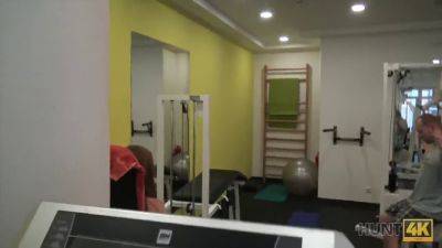 Naive cuckold watches as hot GF gets pounded hard by a stranger - sexu.com - Czech Republic