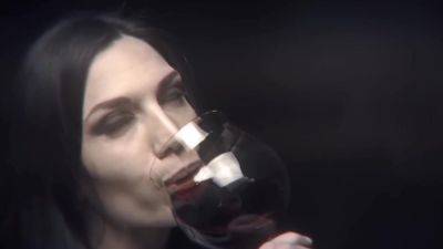 The Vampyress Feeds - upornia.com