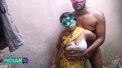 Indian Village Couple Seducing Each Other Early Morning Hardcore Sex - hotmovs.com - India