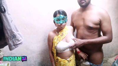 Indian Village Couple Seducing Each Other Early Morning Hardcore Sex - hotmovs.com - India