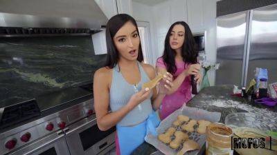 Emily Willis - Whitney Wright - Lucas Frost - Kinky Cooking With - Lucas Frost, Emily Willis And Whitney Wright - upornia.com