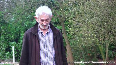 Bunny - Bunny Babe - Fucks Old Dirty Pervert Olivier - upornia.com