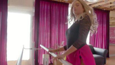 Stretch Me 1 - upornia.com