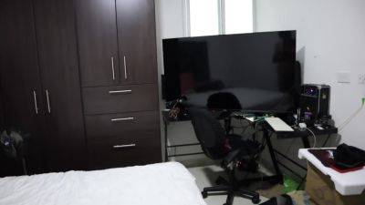 Me Puse Erecto Con Y Me Ayudo - videomanysex.com