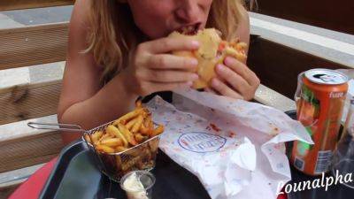 Une Journee En Ville (france) Et On Passe Nuit A Lhotel - Lounalphas Vlog - hclips.com - France