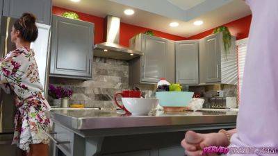 Jimmy, stop rubbing your dick on me! Im your stepmom! - txxx.com