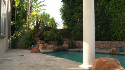 Sativa Pissing - upornia.com