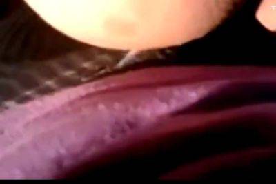 Ramu Ki Bibi Ko Charpayi Me Leta Kar Khub Pela - desi-porntube.com - India