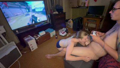 My Fiance Gives Me A Blowjob While I Play The Game - hclips.com