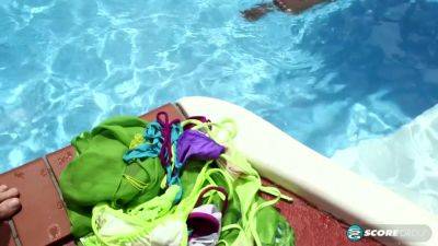 XL XXX Bikini Girls - hotmovs.com