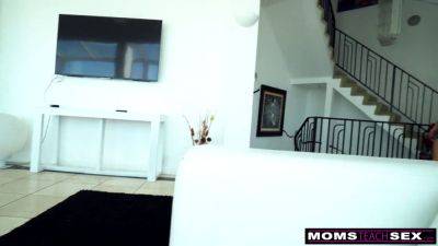 Stepmom Jessa Rhodes shares her dirty secrets in S9: E8 - sexu.com