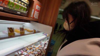 旅は貞淑妻さえも大胆にさせる…すぐ傍に人の気配を感じる露天風呂で身も心も大解放！ - txxx.com - Japan