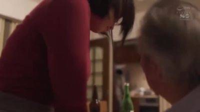 05102 Beautiful girl falls into pleasure - hclips.com