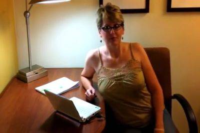 Huge Cumshot On Her Glasses - hclips.com