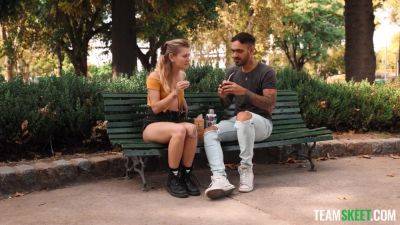 Sammmnextdoor- Show Me Around - upornia.com