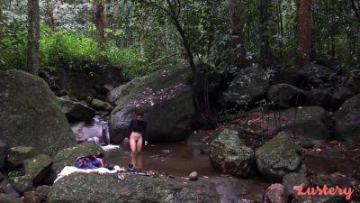 E967 Edu And Fe Up A Creek - hclips.com