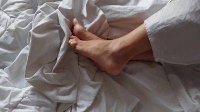 Selenas Relaxing In Bed And Footjob - upornia.com