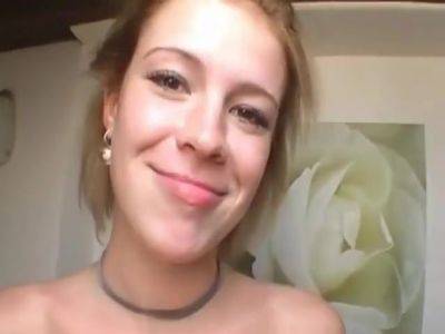 Teen Im Flur Auf Der Kommode Genommen - hclips.com