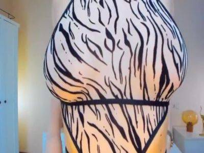 Blonde Babe Will Keep You Savoring Live - hclips.com