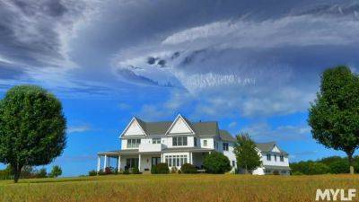 Scary Movies Make Her Horny - MYLF - hotmovs.com