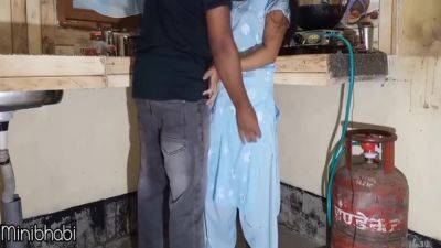 Desi Kitchen Squirt Fuck - hclips.com - India