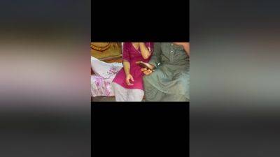 Chachi Ki Chut Ki Piyaas Bhuja Di Chut Par Lagane Ke Liye Pad Lekar Gya Tha - desi-porntube.com