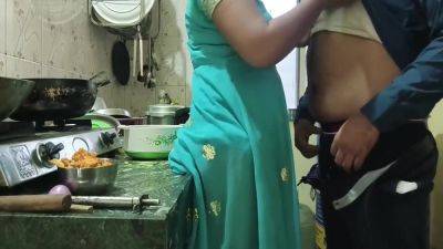 Desi Bhabhi Kitchen Me Khana Bana Rahi Thi Tabhi Uska Devar Akar Chut Chodane Laga - desi-porntube.com - India