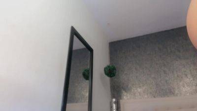 Fucking herself until a lot of creamy fluid comes out - hclips.com