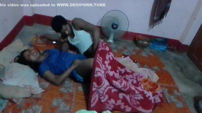 Bhabhi Ko Raat Mein Choda Pakad Kar Hindi Sex - desi-porntube.com - India