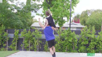 Petite Dunk - Sia Wood - upornia.com